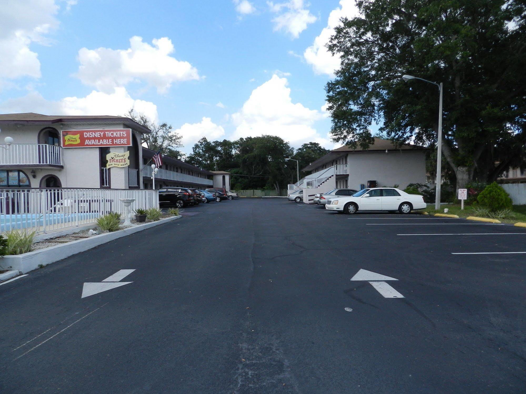 Maple Leaf Inn & Suites Kissimmee Exterior foto